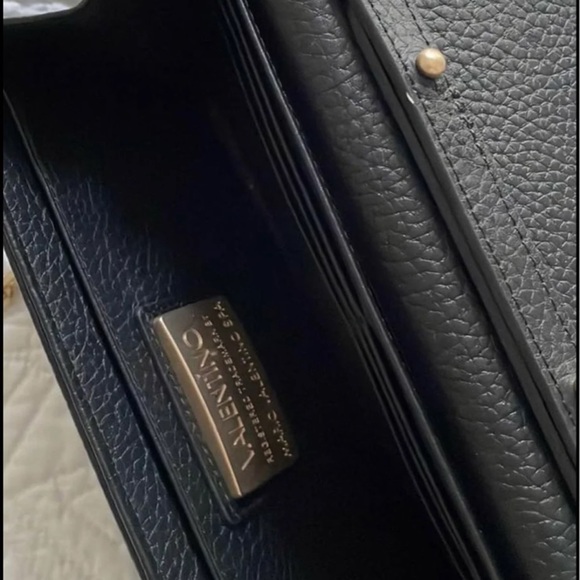 ⛔️Sold⛔️Authentic Valentino Leather Wallet-in-Chain & Crossbody Bag in Black - Picture 4 of 5